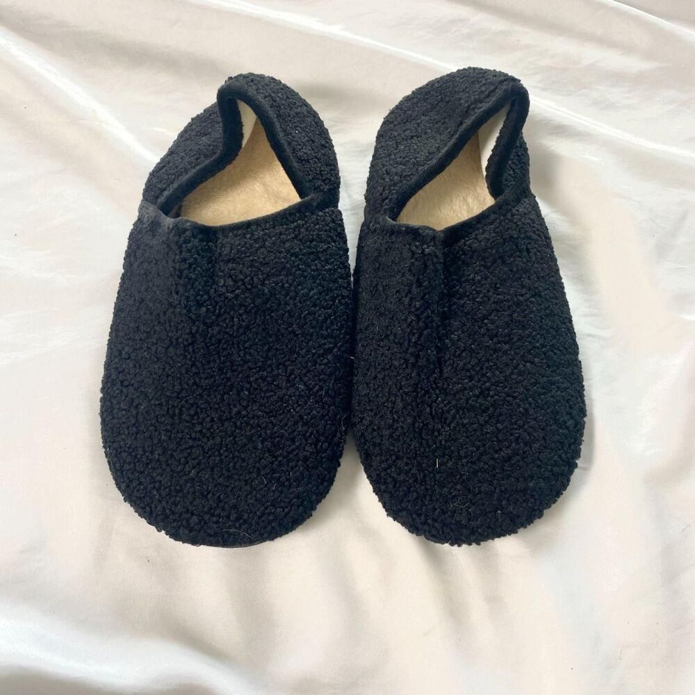 New Unworn Lightweight Soft Sherpa Black Faux Fur House Slipper Socks US 8 / 9